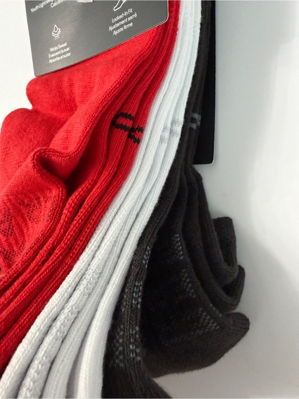 Under Armour Essential 6-Pack Youth Socks Lightweight Quarter NWT - Picture 3 of 5